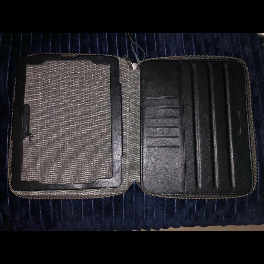 iPad case. - Picture 3 of 4